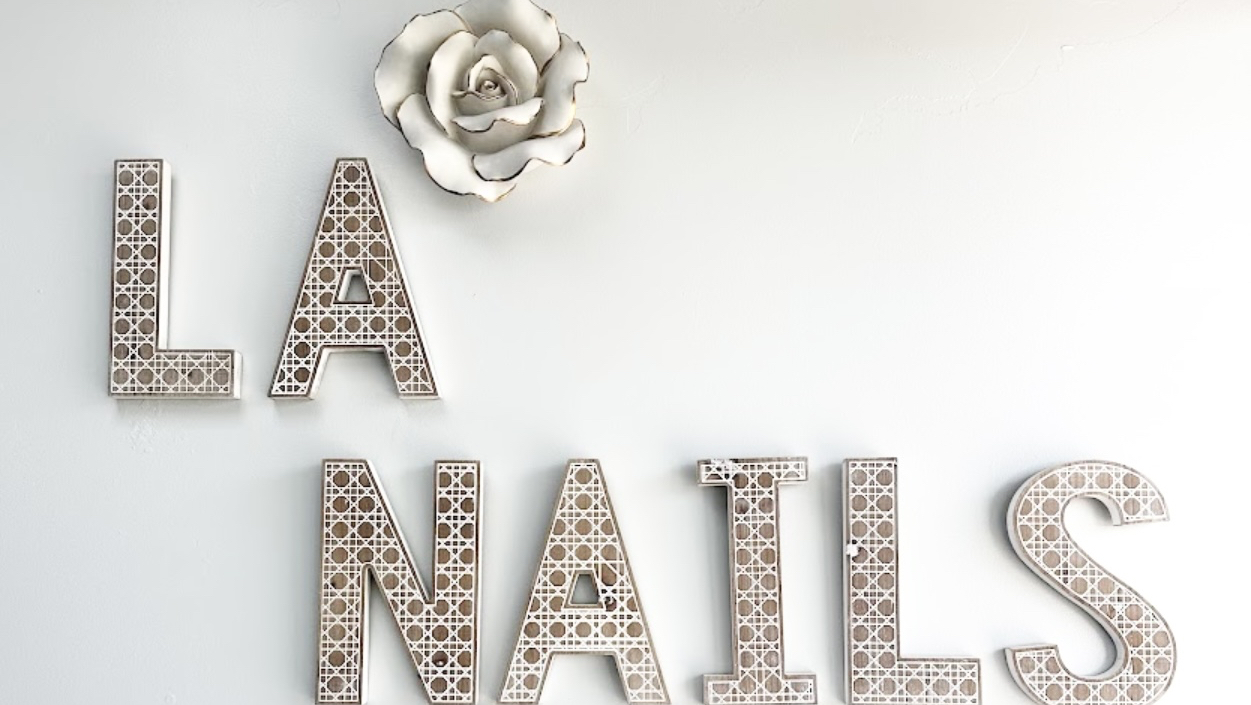 LA Nails and Spa logo